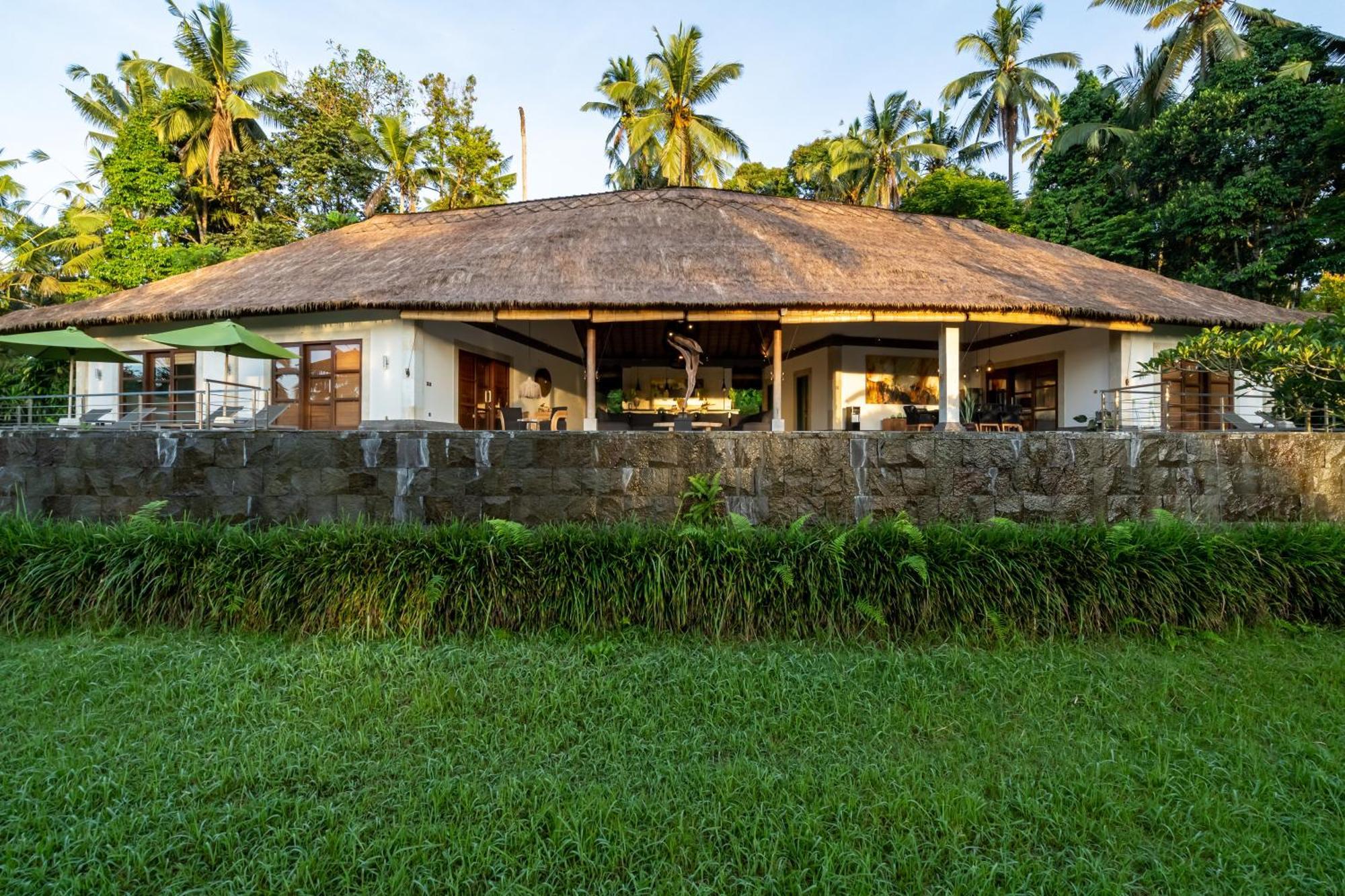 Villa Themma Jungle - Sumptuous 3Br Luxury Villa With Majestic Jungle View North Of Ubud Bagian luar foto