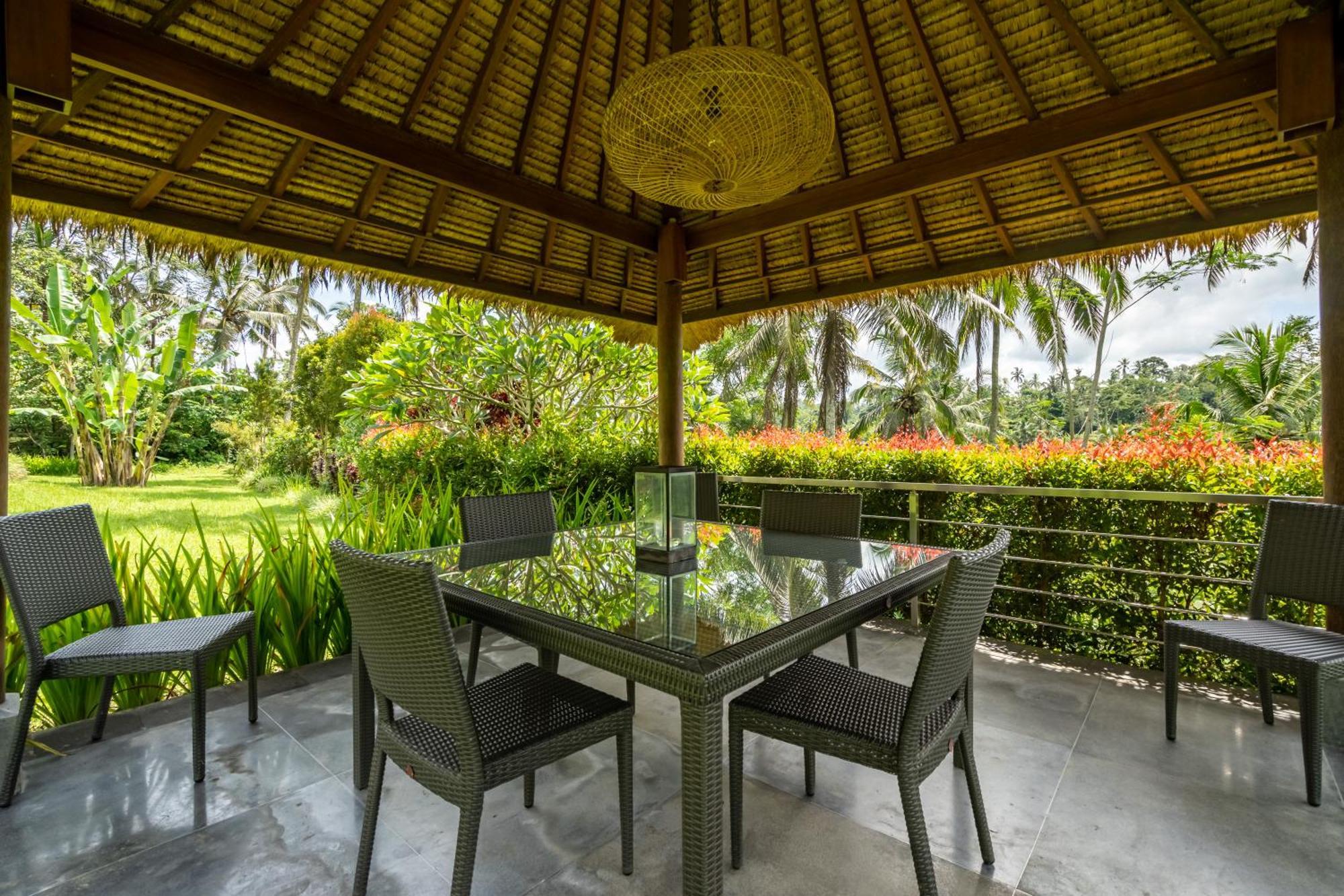 Villa Themma Jungle - Sumptuous 3Br Luxury Villa With Majestic Jungle View North Of Ubud Bagian luar foto