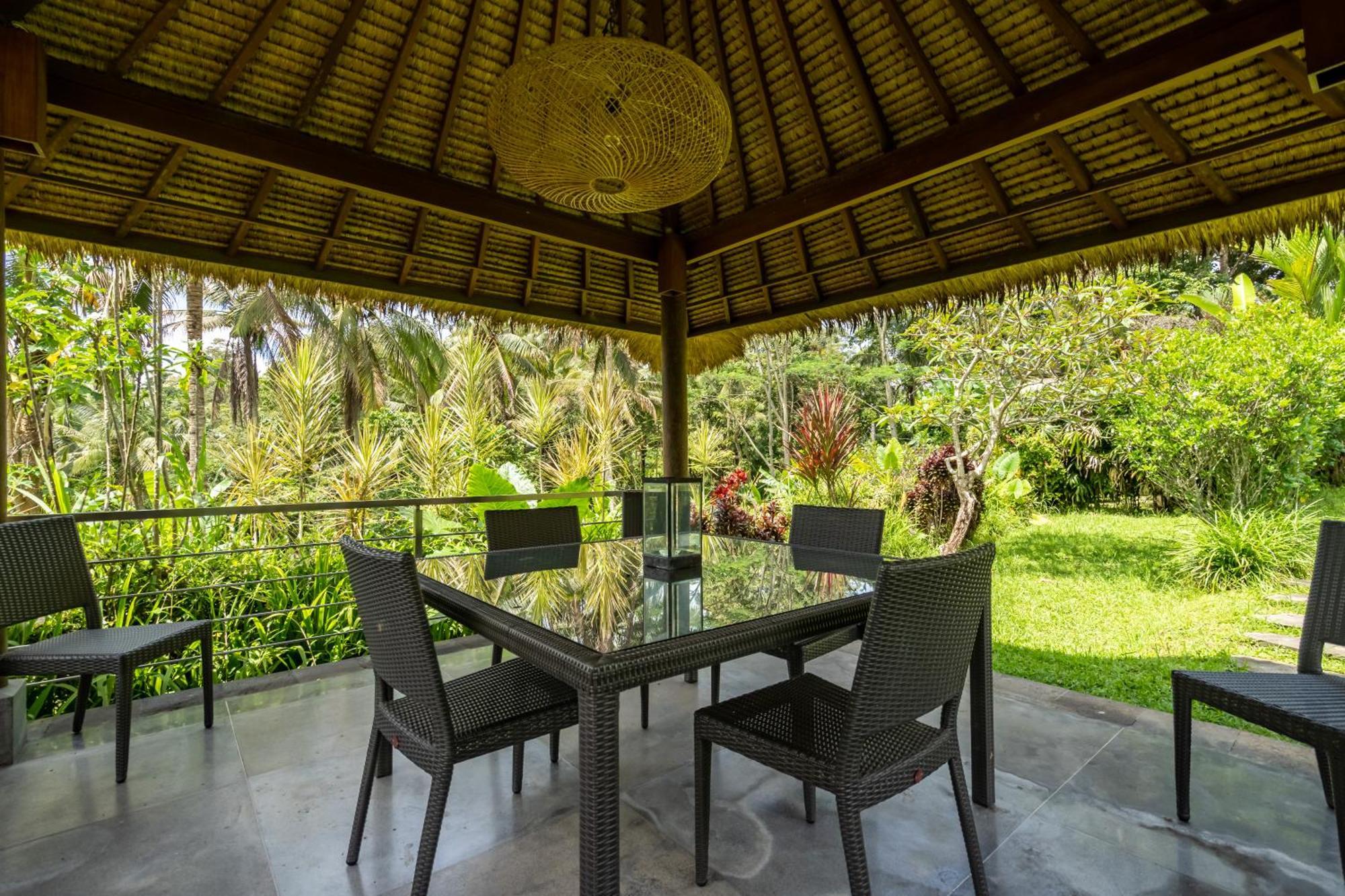 Villa Themma Jungle - Sumptuous 3Br Luxury Villa With Majestic Jungle View North Of Ubud Bagian luar foto