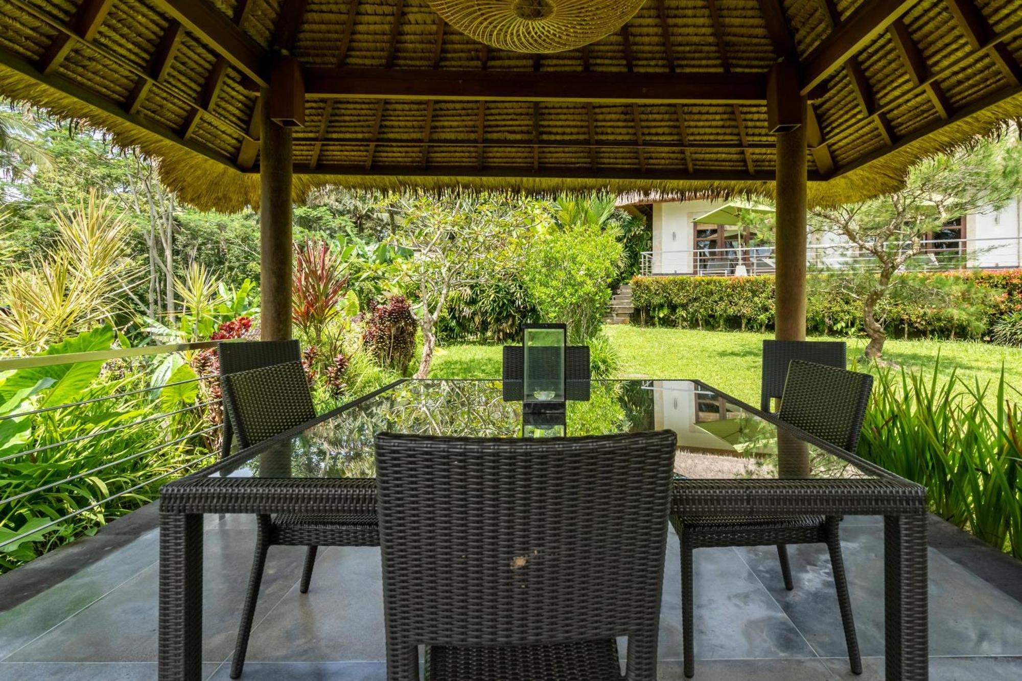 Villa Themma Jungle - Sumptuous 3Br Luxury Villa With Majestic Jungle View North Of Ubud Bagian luar foto